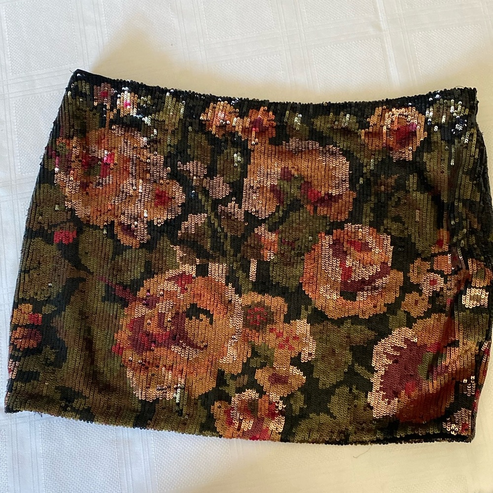 Haute Hippie, Size Large, Sequin floral mini skirt